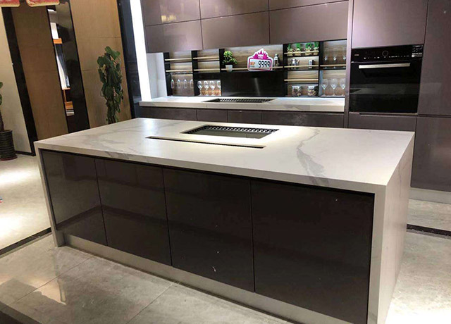 巖板櫥柜臺(tái)面